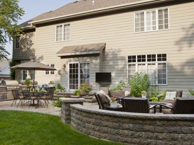 Entertainer’s backyard patio